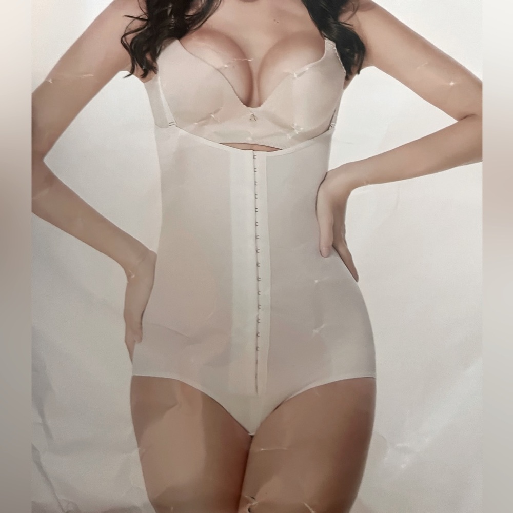 WaistShaperz Nude Shape Wear Body Suit. NWT Size Medium